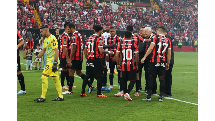 Liga Deportiva Alajuelense sufre duro castigo tras insultos racistas ante Deportivo Saprissa