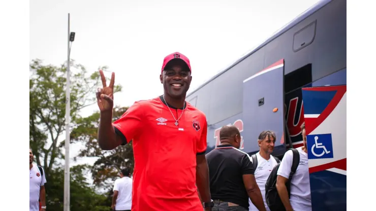 Joel Campbell explicó polémico rechazo a camiseta del Deportivo Saprissa