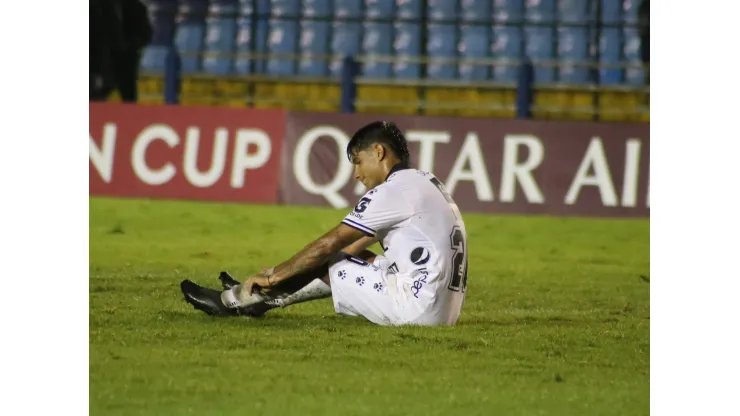 ¿Alarmas en Guatemala? Antonio Chucho López salió lesionado en la Copa Centroamericana