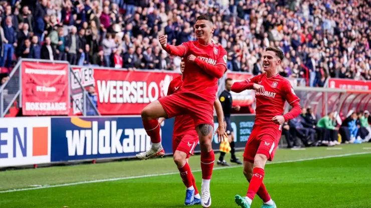 Costa Rica: Manfred Ugalde salvó a Twente de la derrota con un golazo.
