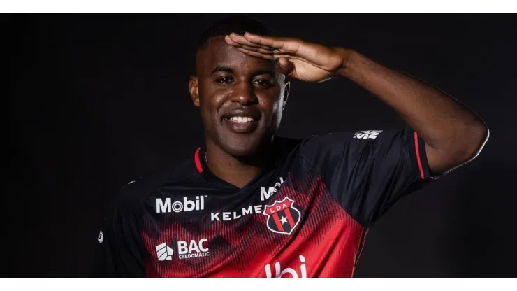 Joel Campbell de Alajuelense
