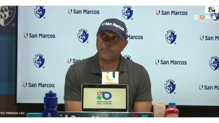 Mauricio Wright en conferencia de prensa
