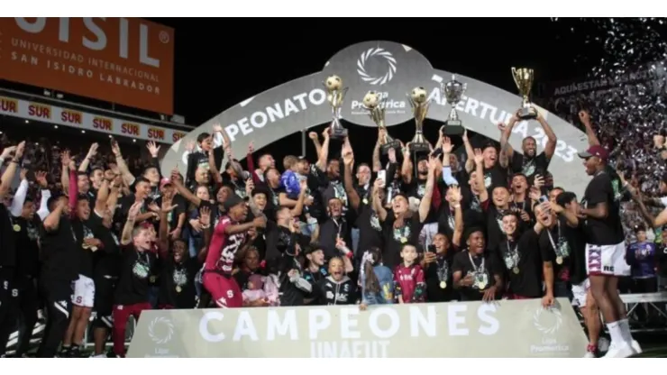 Festejos del campeonato de Saprissa
