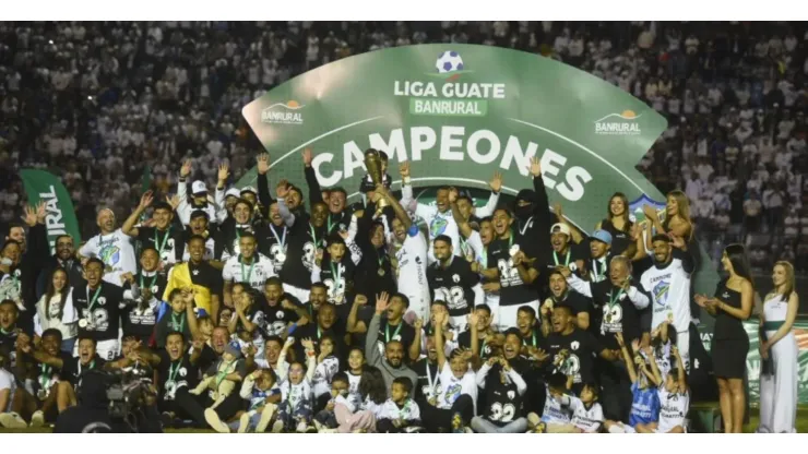 Festejo de los campeones del Apertura 2023
