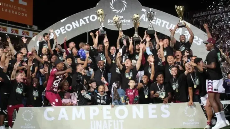 Saprissa celebra el tricampeonato
