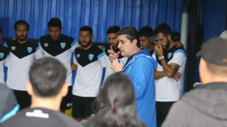 Luis Fernando Tena analizó el partido. (Foto: Fedefut)
