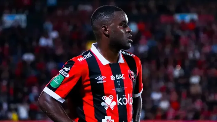 Joel Campbell vive un mal momento en Alajuelense. (Foto: La Teja)
