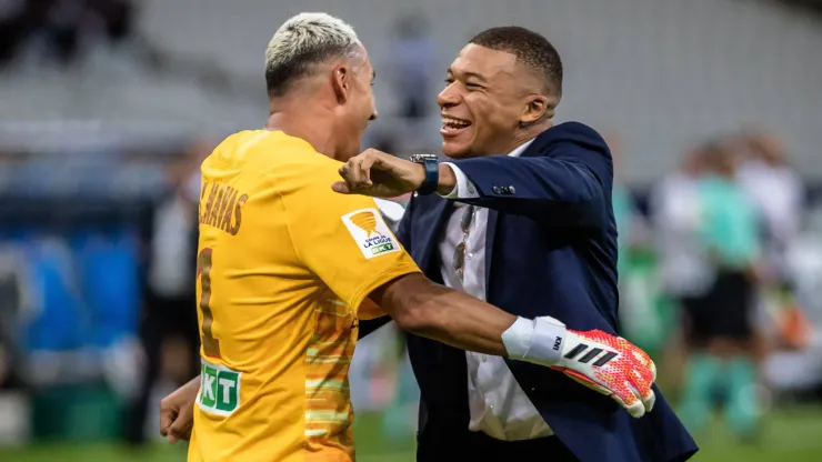 Mbappé y Keylor Navas separan sus caminos: el momento inmortal que atesora Costa Rica.
