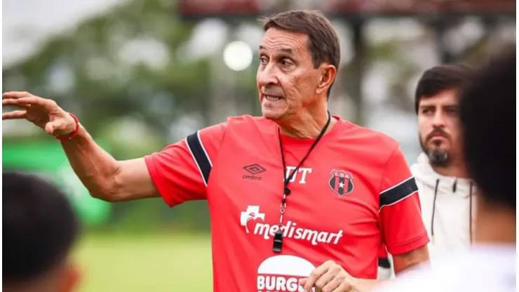 La limpieza en Alajuelense se lleva un referente