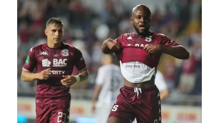 Javon East se vuelve a burlar de Alajuelense