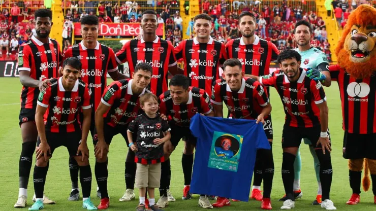 Se fue mal de Alajuelense, salió campeón en Europa y ahora tomó una extraña decisión
