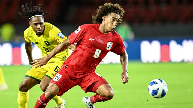 Adalberto Carrasquilla con la posibilidad de perderse el partido ante Uruguay
