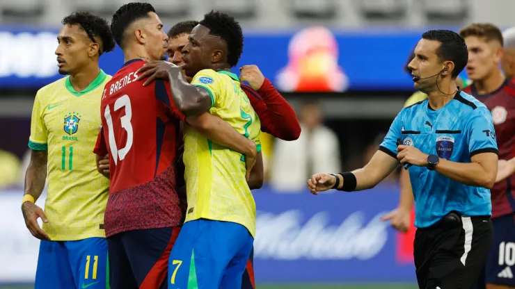 La molestia de Brasil tras dos jugadas vs. Costa Rica
