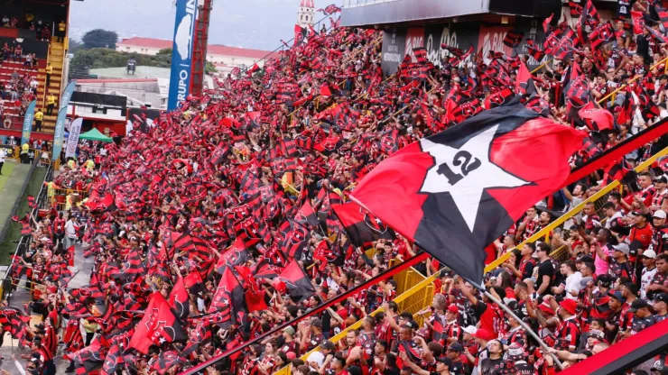 Lo ganó todo y ahora se marcha: Alajuelense despide a una de sus máximas figuras.
