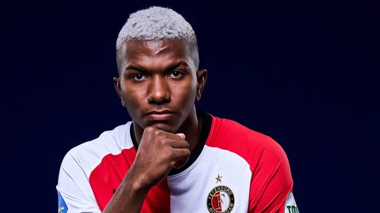 Hay problemas para Jeyland Mitchell en Feyenoord.
