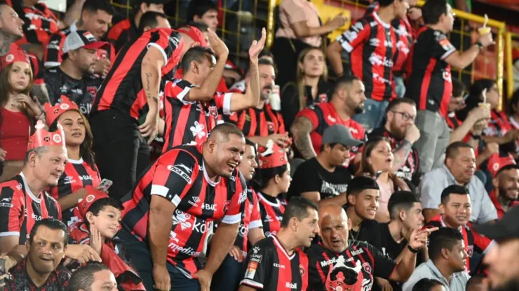 La afición de Saprissa, enojada con lo que dijeron en Alajuelense,
