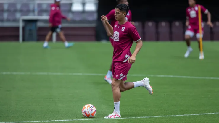 Warren Madrigal ilusiona al Valencia.
