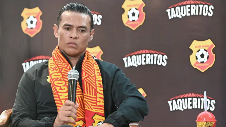 "Quieren ver sangre": Paté Centeno fue contundente sobre su futuro en Herediano.
