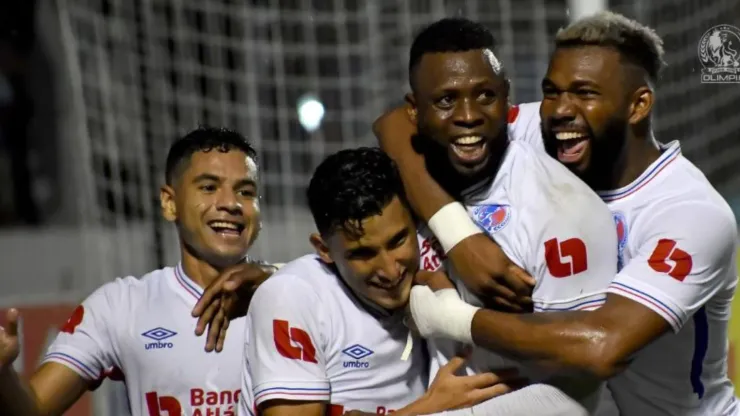 Uno de los goleadores de Olimpia sufre grave lesión 
