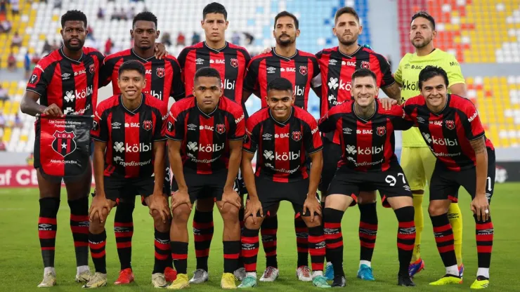 Delantero de Alajuelense sorprende con su cambio de equipo.
