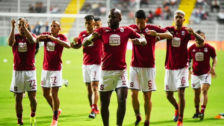 Saprissa conmueve a la afición para pasar sus días más difíciles.
