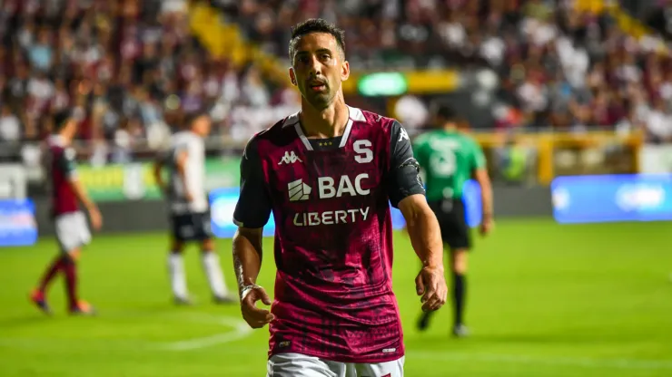 Duro castigo: Saprissa pierde a Mariano Torres por más tiempo del que esperaba.
