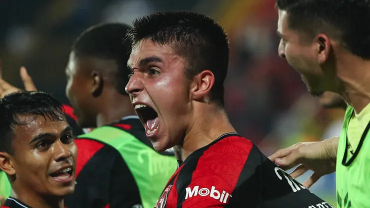 Santiago van der Putten que preocupa a Alajuelense.
