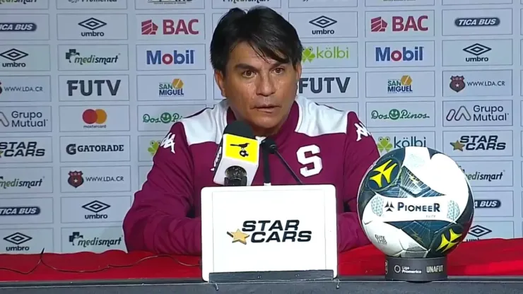 Vladimir Quesada le habló directamente a la afición.
