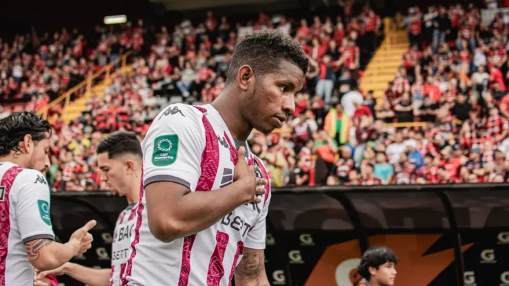 Fidel Escobar toca los temas más sensibles en Saprissa.
