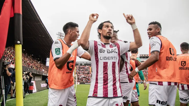 Ariel Rodríguez no se olvidó de nadie: cargó contra la afición y la directiva de Saprissa.
