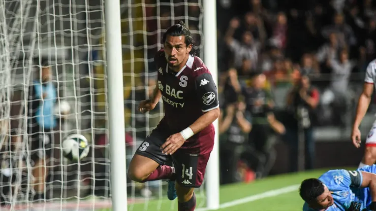 Christian Bolaños pone en suspenso el presente de Ariel Rodríguez en Saprissa.
