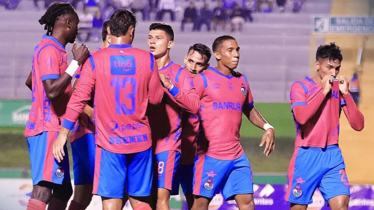 No todo fue alegría: Municipal confirma bajas importantes tras vencer a Comunicaciones en el Clásico
