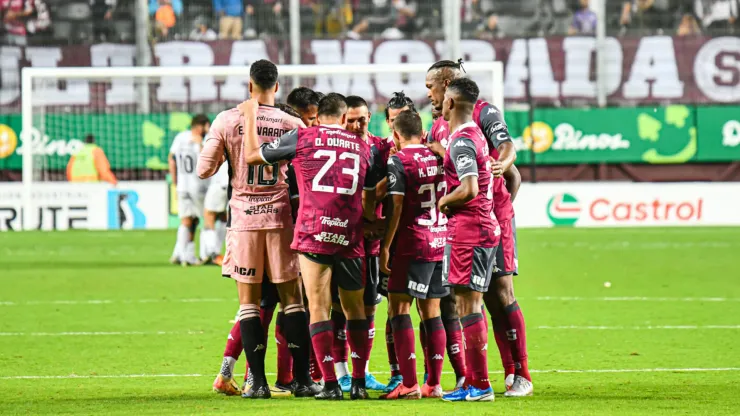 Negocio en medio de la crisis: Saprissa le vendería un jugador a un poderoso club de Europa.
