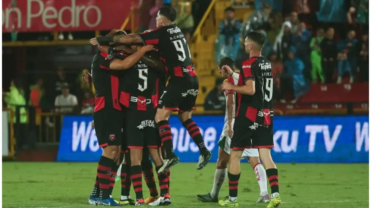 Alajuelense le da otro golpe a Saprissa
