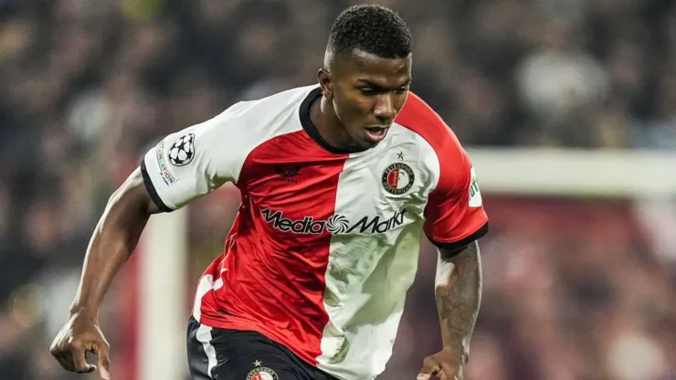 Lejos de Feyenoord: Jeyland Mitchell toma una decisión para cambiar su carrera