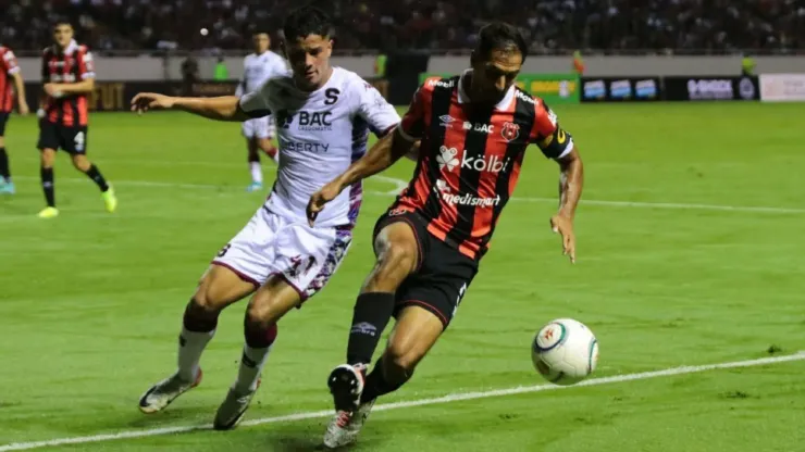 Saprissa y Alajuelense se pelean por una figura extranjera