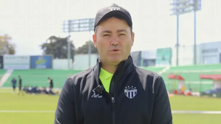 Javier López, DT de Antigua GFC.
