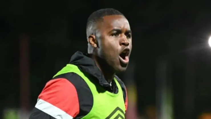 Joel Campbell muestra lo cerca que está de Alajuelense