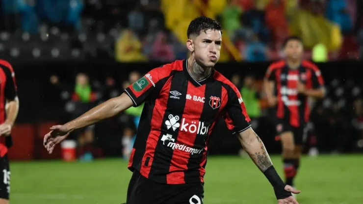 Canhoto sorprende a Alajuelense en el momento más importante del año