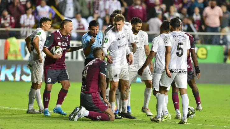 Herediano lo hizo de nuevo: Jafet Soto se vengó de Saprissa y quiere quitarle a Alajuelense lo más preciado.
