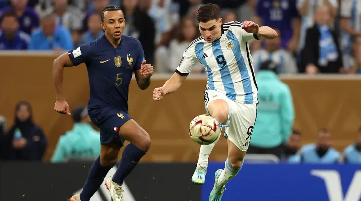 Julián Álvarez frente a Francia en la final del Mundial.
