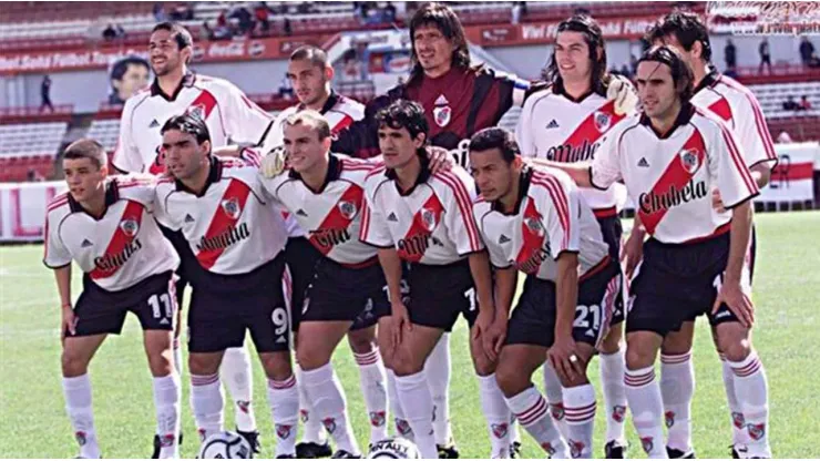 River y el homenaje para el Día de la Madre de 2001.
