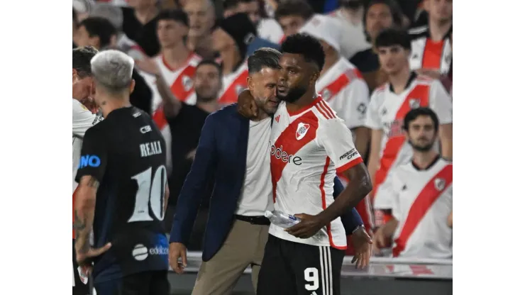 Borja y un abrazo para Demichelis después de su doblete.
