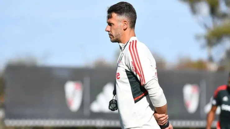 Martín Demichelis definió la lista para visitar a Huracán 
