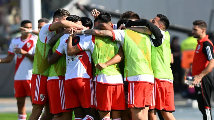 Los futbolistas de River celebran un gol ante Boca.
