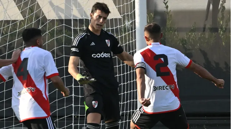 Santiago Beltrán atajó un penal en el Superclásico
