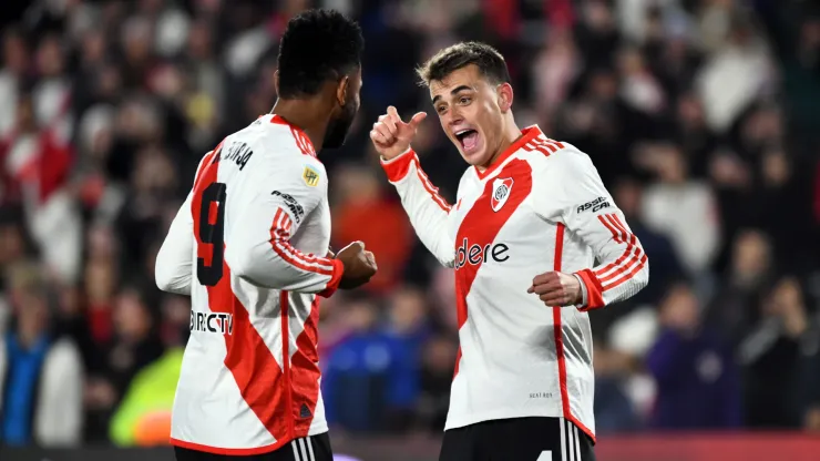 Borja y Fonseca festejan el gol de River.
