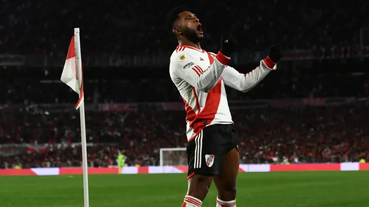 Miguel Borja, la bandera del gol para River.
