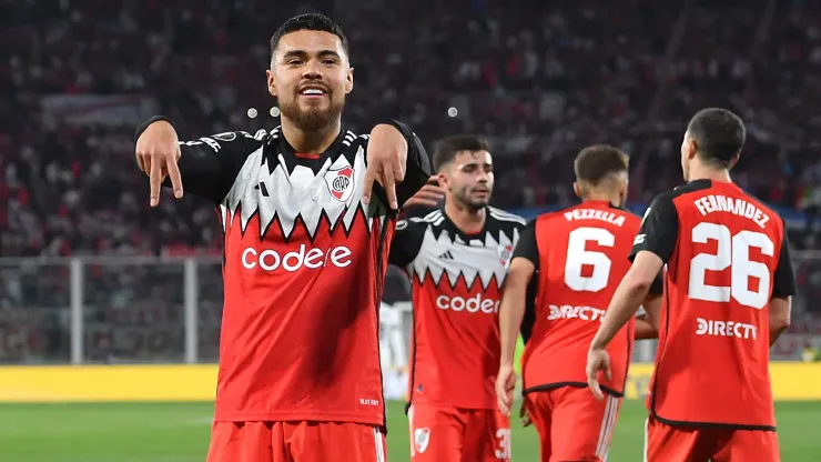 Paulo Díaz celebra el gol de River ante Talleres.
