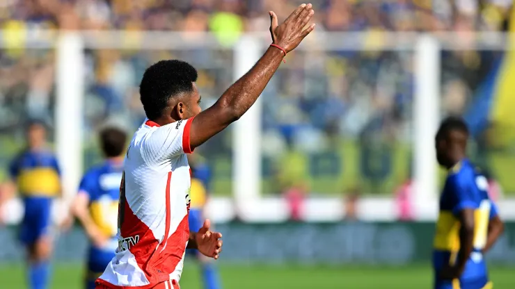 Miguel Borja festejando un gol ante Boca.
